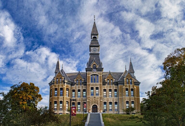 Daftar Universitas Terbaik di Indonesia yang Menjadi Tempat Bergengsi untuk Menempuh Pendidikan Tinggi