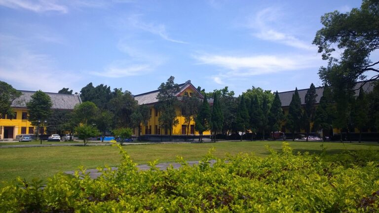 Kegiatan Mahasiswa di Universitas Atma Jaya Jakarta – Artikel ini akan membahas tentang beragam kegiatan mahasiswa di Universitas Atma Jaya Jakarta, mulai dari organisasi kemahasiswaan, kegiatan sosial, hingga kegiatan akademis yang membantu mahasiswa dalam pengembangan diri.